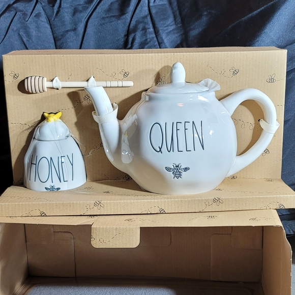 Rae Dunn Honey Pot & Teapot Set Queen bee ๐ - Picture 2 of 16